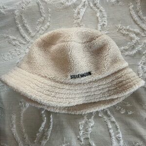 Steve Madden Teddy Bucket hat